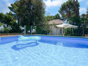 Sea view villa with private pool 2km from the beach